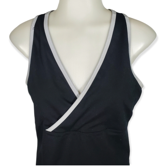 OLD NAVY Workout Tank with Built-In Sports Bra Size Large - Picture 6 of 7